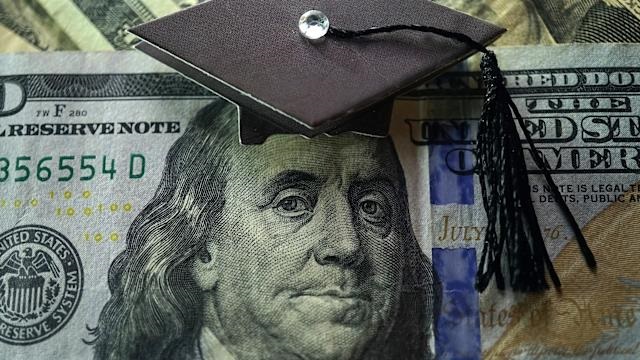 Surprising Tips for Managing Student Loan Debt After Graduation in 2025
